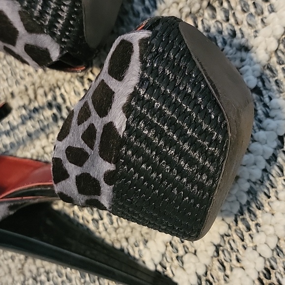 Giambattista Valli Italian Leopard Peep Toe Stiletto size 35 - Picture 5 of 10